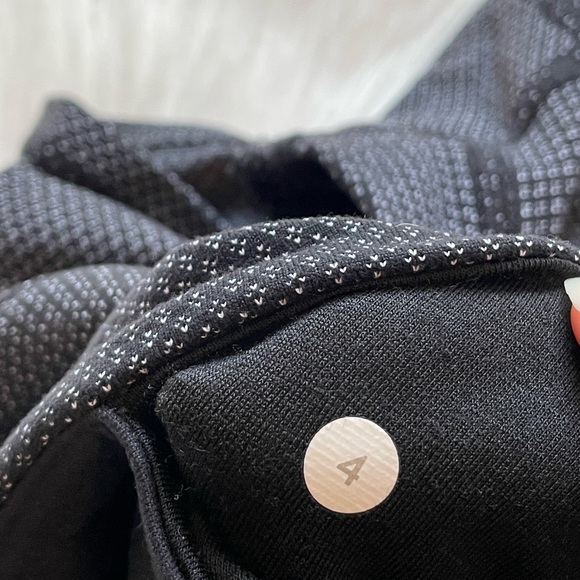 Lululemon stretchy shorts size 4 diamond dot black white 2” inseam
EUC - Picture 4 of 4